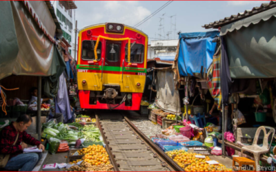 Train through Maeklong Market (July 2018)