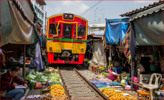 Train through Maeklong Market (July 2018)